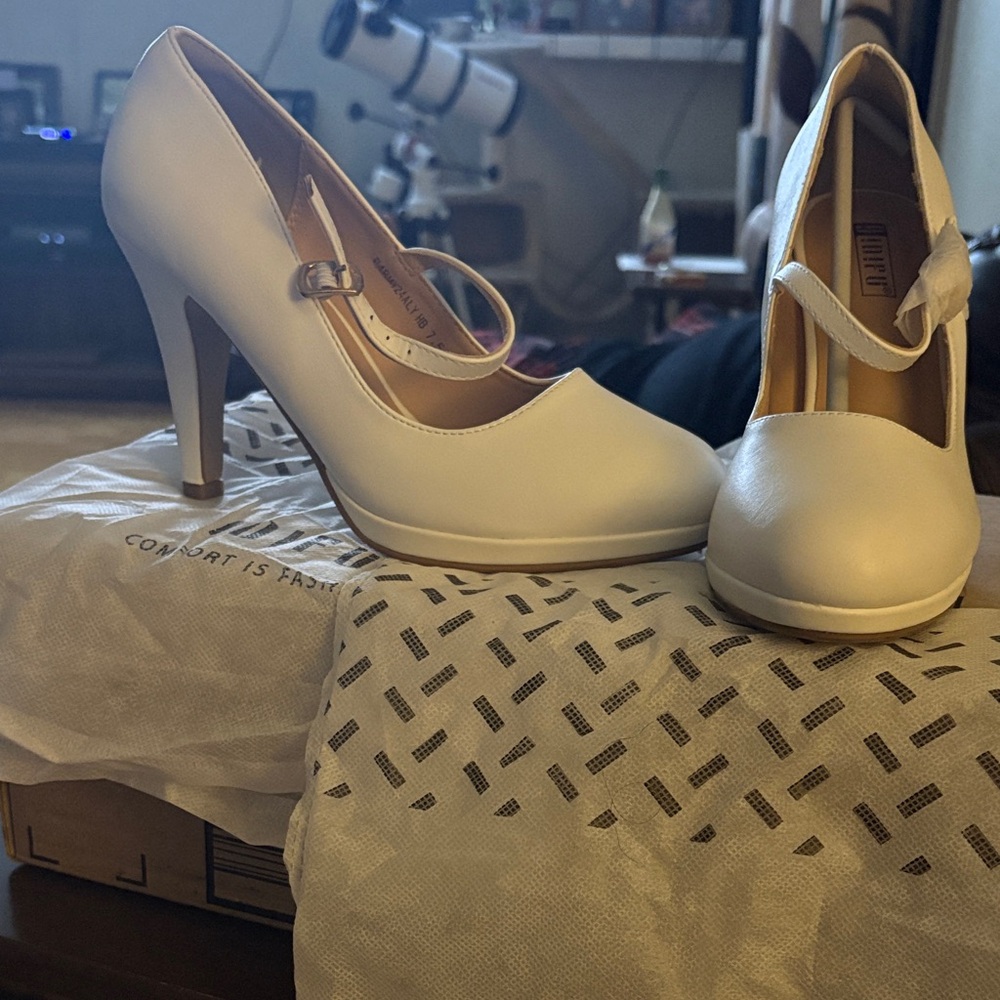 IDIFU Classic White Heels